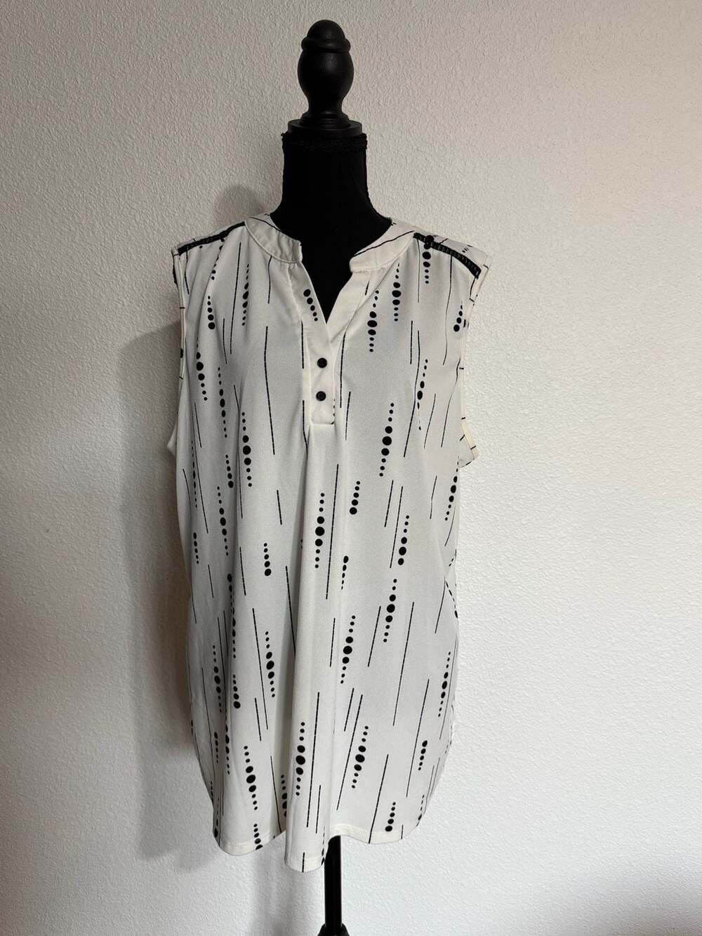 Cure Women's Black and White Dot Stripe Sleeveless Blouse Size 2XL